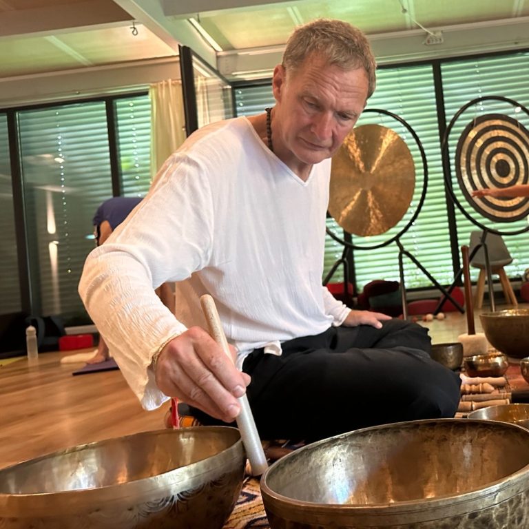 Christian Freier bei einer Klang Massage